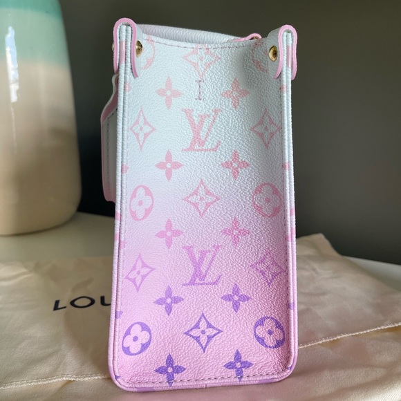 Louis Vuitton Sunrise Pastel Onthego PM - Picture 7 of 13